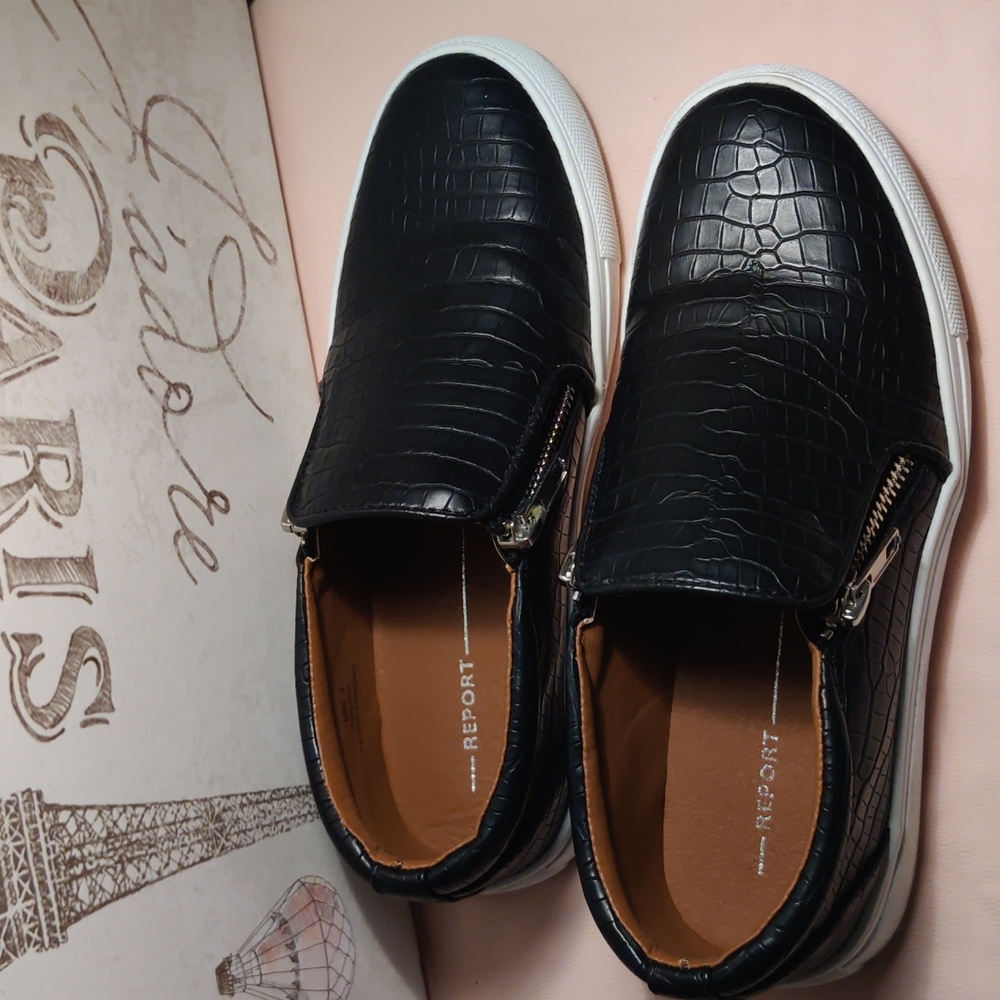 Report black sneakers size 6.